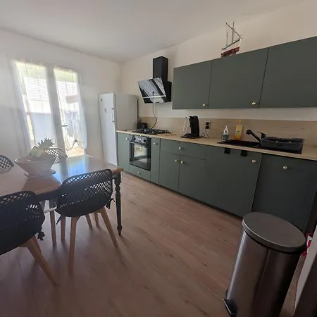 Villa Maison T5 110m² Avec Jardin Clos, Pres De La Plage, Animaux Acceptes, Parking - Fr-1-797-64 Port-la-Nouvelle